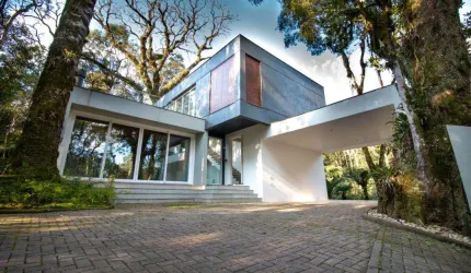 Casa 04 Dorm. à venda no Bairro O Bosque com 345 m² de área privativa - 2 vagas de garagem