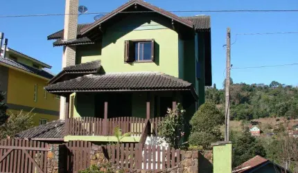 Casa 06 Dorm. à venda no Bairro Piratini com 289 m² de área privativa - 3 vagas de garagem