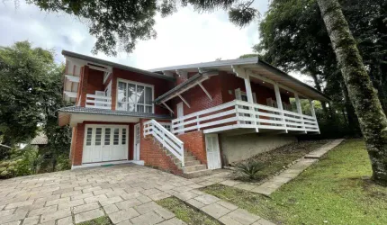Casa 04 Dorm. à venda no Bairro Ipê Amarelo com 192 m² de área privativa - 2 vagas de garagem