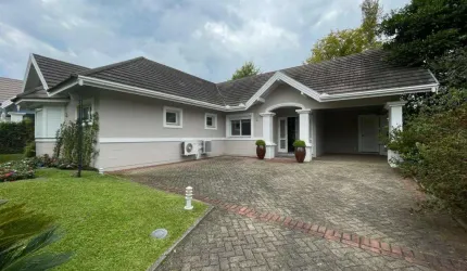 Casa 03 Dorm. à venda no Bairro Buena Vista Village com 180 m² de área privativa - 2 vagas de garagem