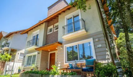 Casa 03 Dorm. à venda no Bairro Vila Suzana com 169 m² de área privativa - 2 vagas de garagem