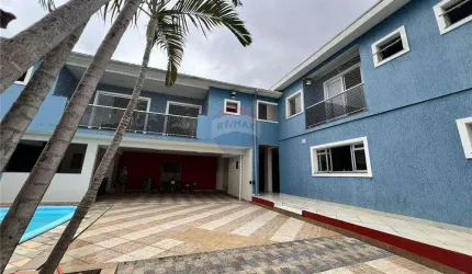Casa 3 dormitórios com piscina e vaga para 5 carros
