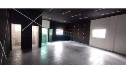Salão comercial para locação bairro Cocaia 156m²
