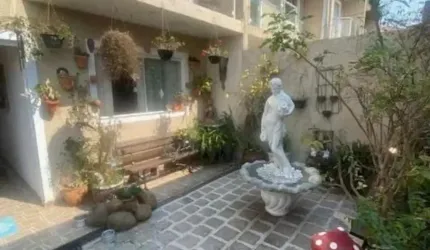 Sobrado a venda 3 quartos  Santa Cândida com quintal