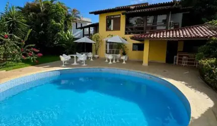 Casa de Luxo 4/4 no Candeal Salvador-BA: Piscina, 2 Pavimentos, 6 Vagas de Garagem, 700m² de Área Privativa!