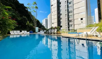 Apartamento em excelente localização a 60 metros da praia das Pitangueiras no Guarujá!