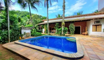 Casa com 6 dormitórios à venda, 300 m² por R$ 950.000,00 - Praia do Pernambuco - Guarujá/SP