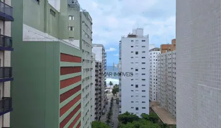 Apartamento na Praia de Pitangueiras, 03 dormitórios, duas vagas, 200,00 metros da praia