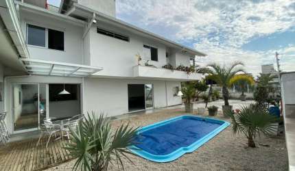 Casa com 3 quartos à venda na Rua Professor Bayer Filho, 235, Coqueiros, Florianópolis por R$ 1.600.000