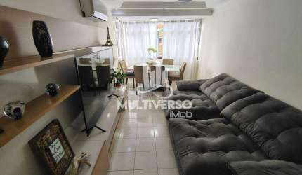 02 dormitórios, sala ampla e iluminada, à 2 quadras da praia, 01 vaga coletiva por R$428.000,00, ótima localização