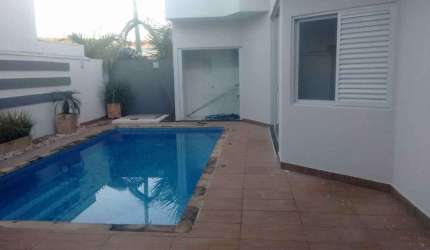 Excelente  residencia ampla, com total segurança , localização excelente