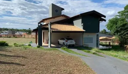 CASA em Flamboyant, (Piratininga) - SP