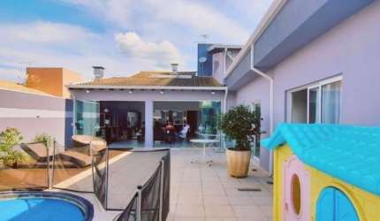 CASA LINDA EM CONDOMÍNIO FECHADO