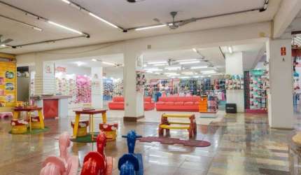 PRÉDIO COMERCIAL NO CENTRO COM 4 ANDARES ! !
