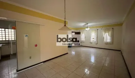 CASA NO JARDIM MARAMBÁ COM LOCALIZAÇÃO PRIVILEGIADA ! !