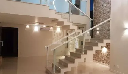 Excelente  residencia ampla, moderna, completíssima em armários, ar condicionado