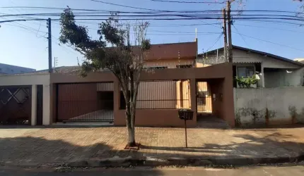 EXCELENTE CASA COM 3 QUARTOS E TERRA&#199;O - JD HEDY