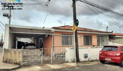 Casa com 4 quartos (2 suítes) , vizinho à Igreja do Antônio Bezerra