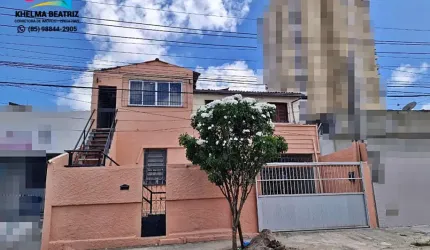 Vendo ampla casa muito bem localizada, próximo ao Kina do Feijão Aldeota, uma quadra para a Heráclito Graça