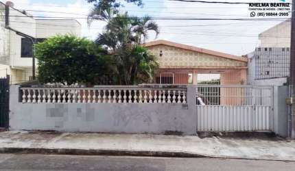 Casa plana com varanda, 3 quartos e quintal, na Jovita Feitosa