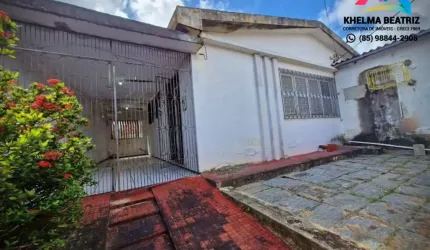 Vendo casa plana com 3 quartos, varanda e quintal + ponto comercial na melhor localização do São João do Tauape