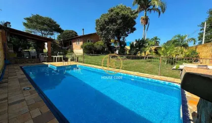 Casa com 03 suítes piscina e edícula 355 m²