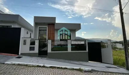 Casa à Venda em Forquilhas - 4 Dormitórios, 171m²