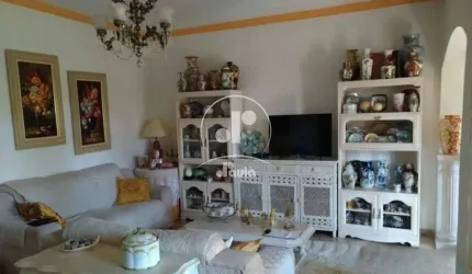Casa térrea a venda com 375m², 2 dormitórios, 2 banheiros, 2 vagas, 2 ateliês, na Vila Pires, Santo André/SP.