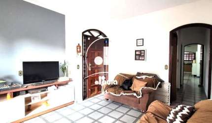 Sobrado à venda em Santo André - SP na Vila Humaitá, com 3 quartos, 1 suíte, 1 sala, 2 vagas de garagem e 168m².