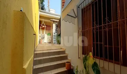 Sobrado à venda na Vila Curuçá, Santo André-SP: 3 quartos, 1 suíte, 1 sala, 2 banheiros, 2 vagas, 150m². Confira!
