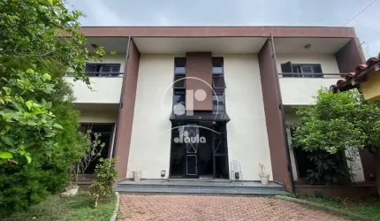 Sobrado e salão comercial no terreno de 564,00m2 e 367,00m2 de construção. 3 quartos, sendo 2 suítes, 4 salas, 08 vagas, quintal grande e vagas