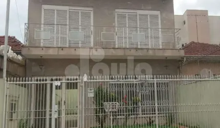 , com 3 quartos , sala , cozinha , área se serviço , 4 vagas