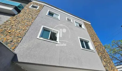 Sobrado à venda em Santo André-SP: 2 quartos, 2 suítes, 1 sala, 2 banheiros e 4 vagas de garagem no Jardim Santo Alberto!