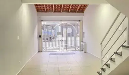 Sobrado de 86,00 m² à venda Santo André, com 2 quartos, sala, 2 banheiros, e 3 vagas de garagem. Aproveite!
