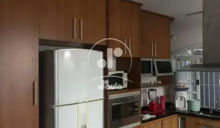 Sobrado a venda com 200m², 3 dormitórios e 4 vagas de garagem no Jardim Bom Pastor em Santo André