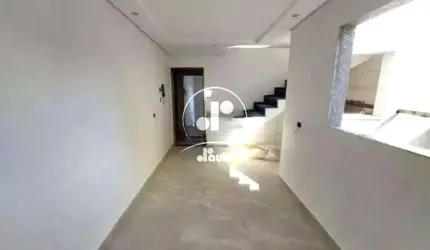 Vila Luzita. Cobertura com 78m2, com escada interna de acesso, 2 quartos e 1 vaga.