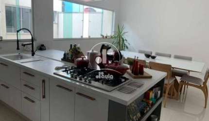 Casa Ampla Santa Paula São Caetano do Sul com 3 suítes , sala ampla , cozinha , área de serviço 7 vagas .