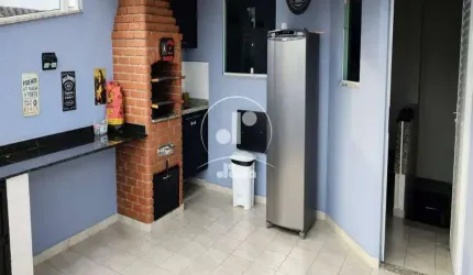 Sobrado, com 220mts na Vila Alzira, com três quartos, sendo um suíte com closet e varanda, três banheiros, área gourmet, quintal, garagem para quatro