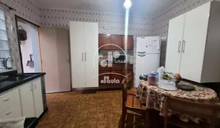 Casa com dois quartos e três vagas de garagem , na Vila Alto de Santo André