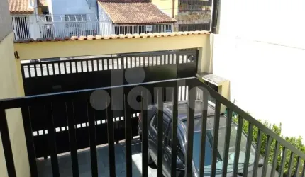 Jardim Jamaica. Casa Assobradada com 90m2, 2 dormitórios, sendo 1 suíte, 2 vagas de garagem.