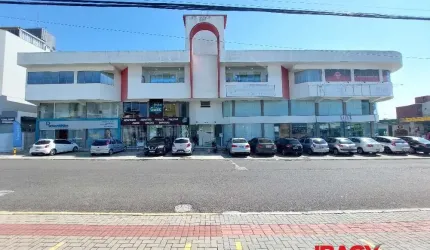Sala comercial com 2 salas para alugar na Avenida Leoberto Leal, 1205, Barreiros, São José, 109 m2 por R$ 3.500