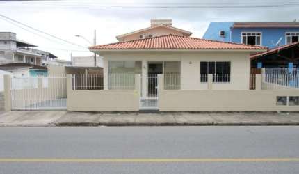 Casa com 3 quartos para alugar na Rua Armando Siegel, 282, Ponte do Imaruim, Palhoça, 120 m2 por R$ 3.700