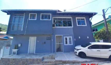 Apartamento com 2 quartos para alugar na Servidão Ruth Bastos de Oliveira, 84, Lagoa da Conceição, Florianópolis por R$ 4.200