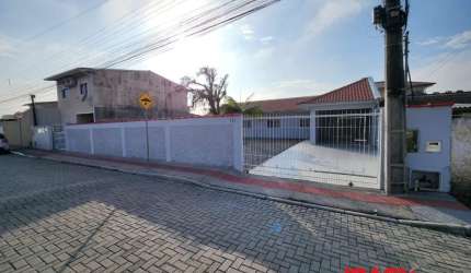 Casa com 3 quartos para alugar na Rua Arcanjo Cunha, 205, Nova Palhoça, Palhoça, 140 m2 por R$ 3.000