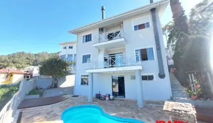 CASA EM CONDOMÍNIO FECHADO