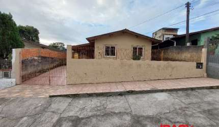 Casa com 4 quartos para alugar na dos Apostolos, 58, Caminho Novo, Palhoça, 142 m2 por R$ 2.500