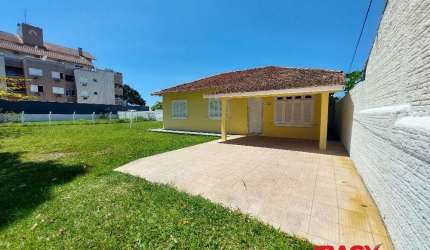 Casa com 3 quartos para alugar na Rua Clorinda Ventimiglia, 480, Cachoeira do Bom Jesus, Florianópolis, 86 m2 por R$ 4.600