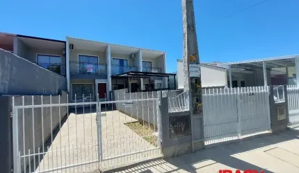 Casa com 2 quartos para alugar na Rua Araucária, 622, Potecas, São José, 56 m2 por R$ 2.200