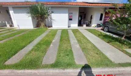 Casa em condomínio fechado com 3 quartos para alugar na Avenida Paulo Roberto Vidal, 1455, Bela Vista, Palhoça, 68 m2 por R$ 2.100