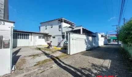 Apartamento com 2 quartos para alugar na Avenida Aniceto Zacchi, 233, Ponte do Imaruim, Palhoça, 54 m2 por R$ 1.650